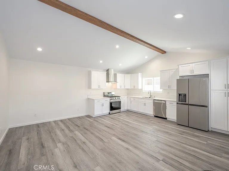 6237 Agnes Ave — Photo 2