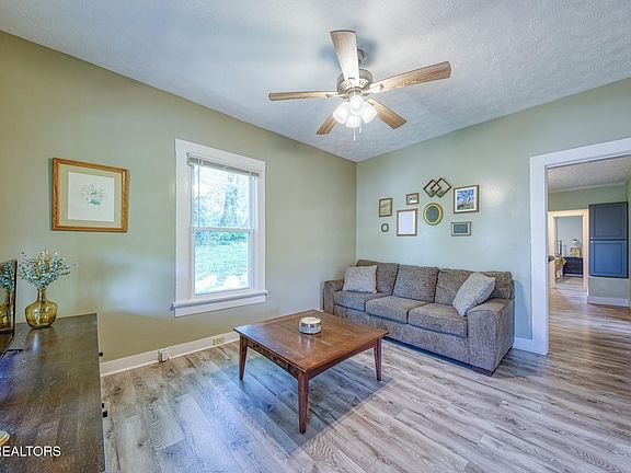 3rd image of 2022 McCroskey Ave