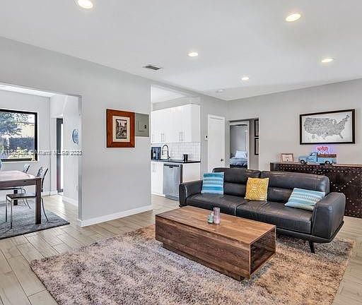 3rd image of 1280 NE 105th St APT 10