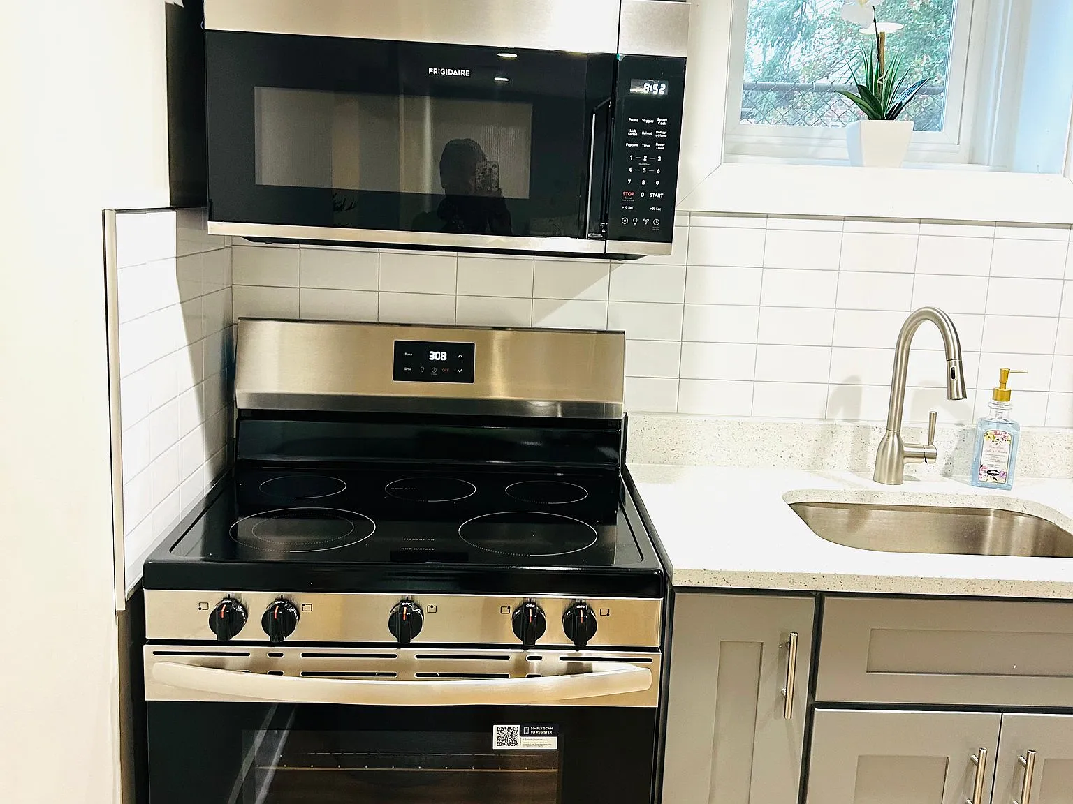 Renovated Two Bedroom in 16th Street Heights! Furnished option. Utilities & Parking included! — Photo 2