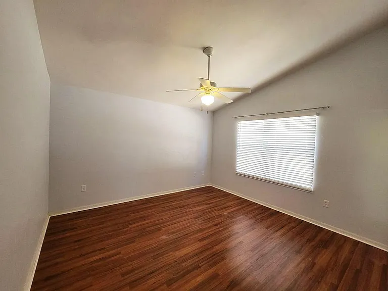 2216 NW 52nd Pl — Photo 10