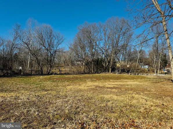 9 King St, Kearneysville, WV 25430