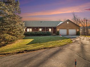 3800 Upper Lake Ct NE, Grand Rapids, MI 49525
