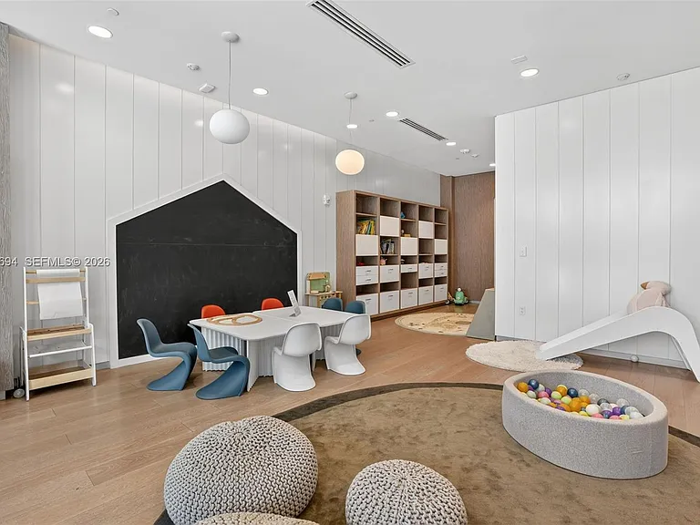 5775 Collins Ave #405 — Photo 36