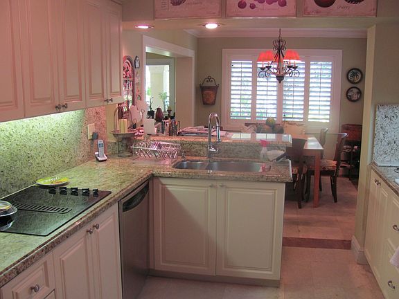 Kitchen/Breakfast Area