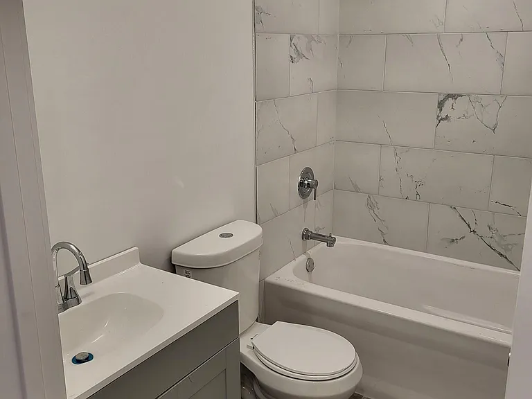 1916 S Leavitt St #2R — Photo 8