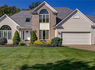 6229 S Applecross Rd, Highland Heights, OH 44143