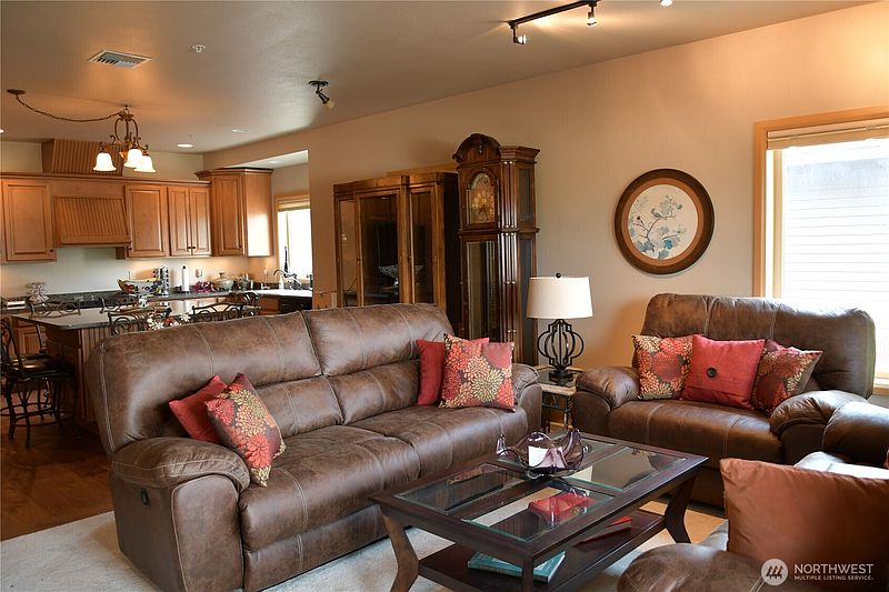 4th image of 113 E Raymond Street #1B