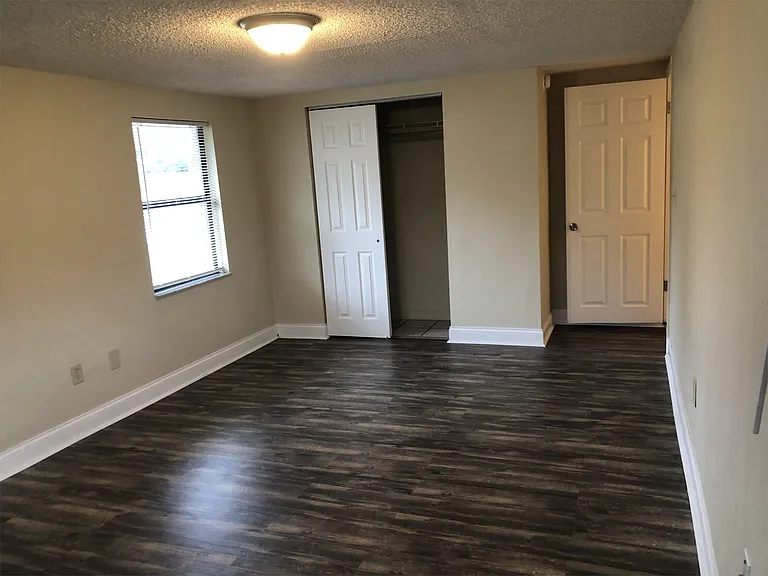 2401 Everett St — Photo 7