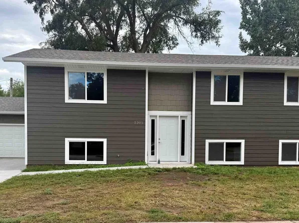 2305 W Rice St, Sioux Falls, SD 57104