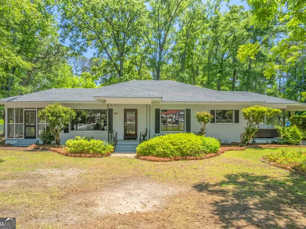 826 E McCarty St, Sandersville, GA 31082