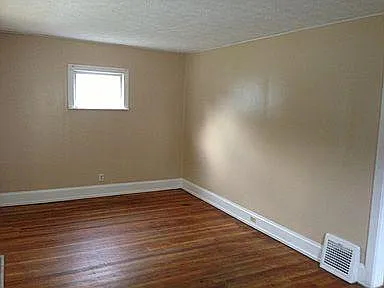 557 Brown St — Photo 5