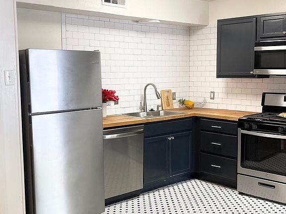 2nd image of 201 Grove Pl APT 1