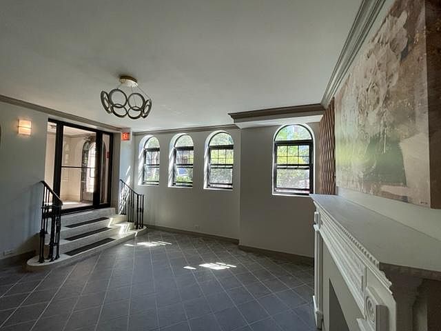 1st image of 1824 N Lincoln Park W #309