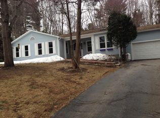 19 Raeder Dr, Stratham, NH 03885