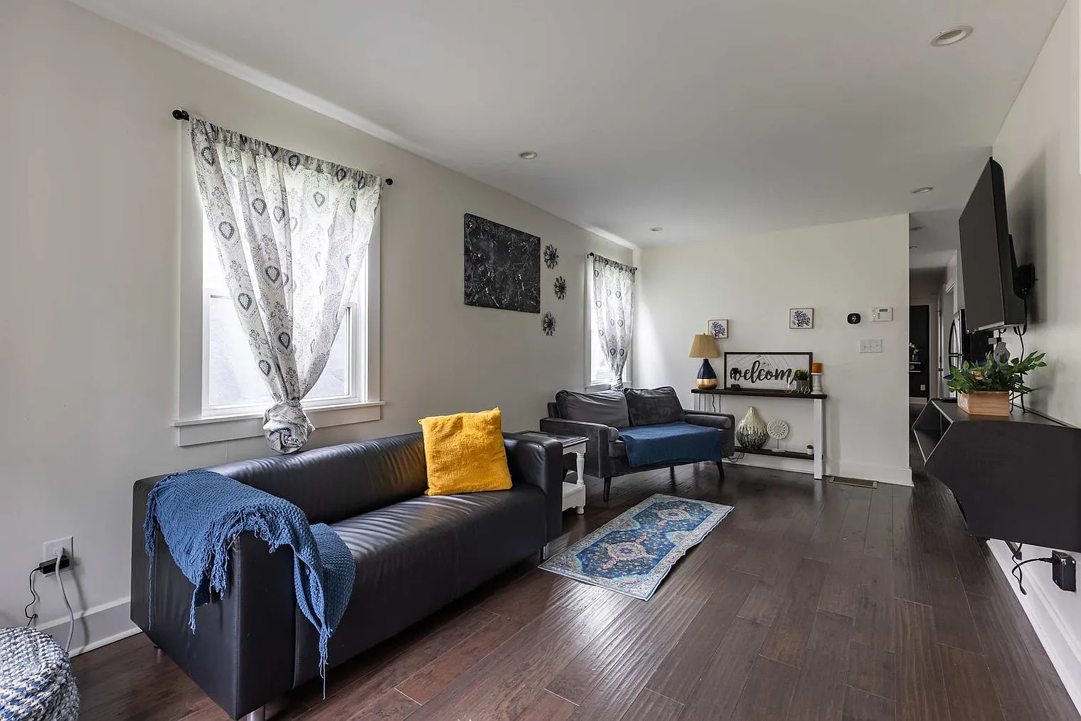 2 bed, 1.0 bath, 1097 sqft, $2,471 — Photo 1