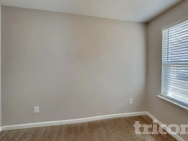 209 Ashmere Ct — Photo 11