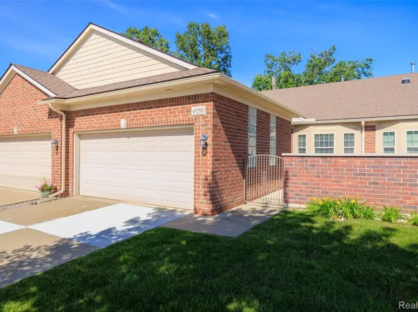 49290 Wayburn Dr, Macomb, MI 48042