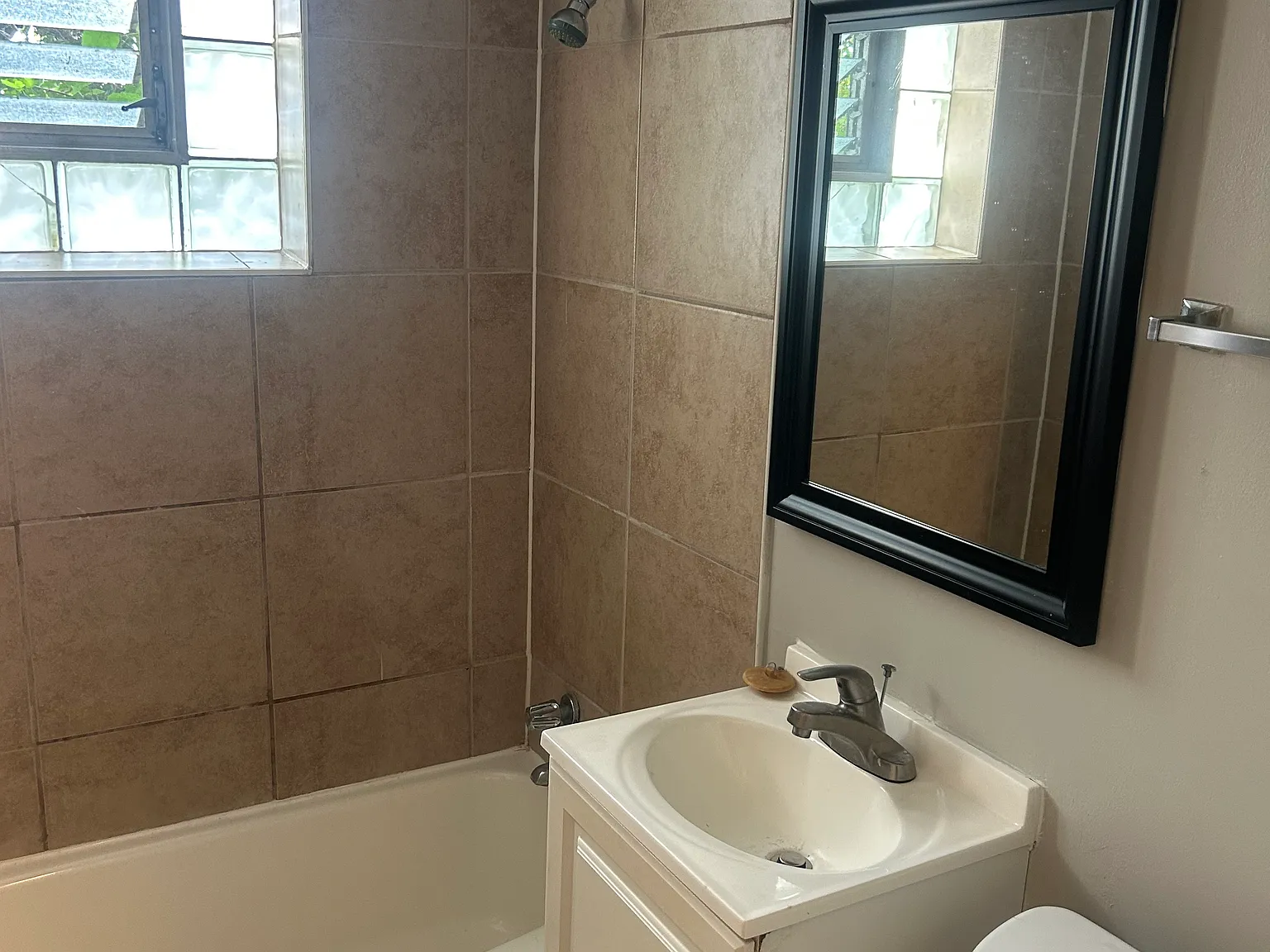 2 bed, 1000 sqft, $1,450 — Photo 4