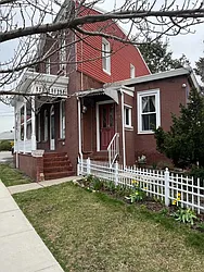 47 Saint Pauls Avenue in Tompkinsville