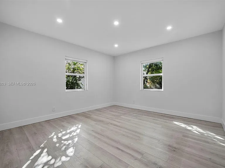 1262 SW 15th Ter — Photo 23
