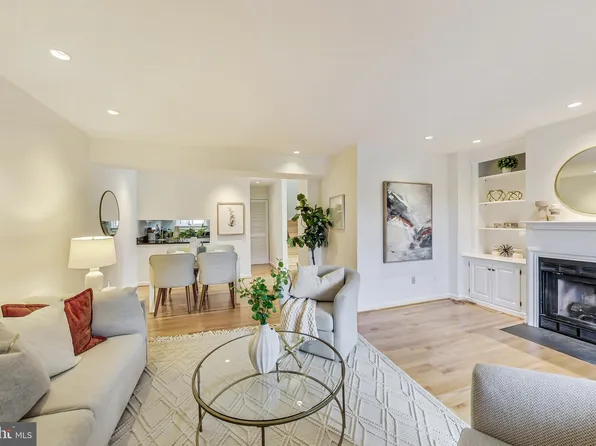 8902 Battery Pl #2, Bethesda, MD 20814