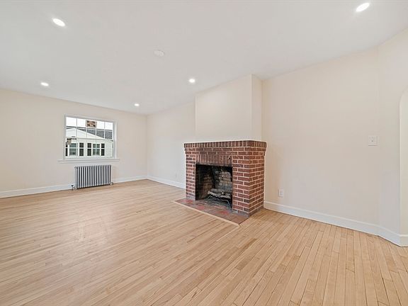 3rd image of 60 Pleasantview Ave