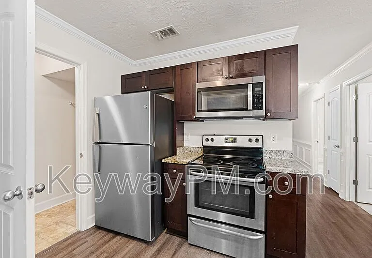 801 Trailside Ct — Photo 7