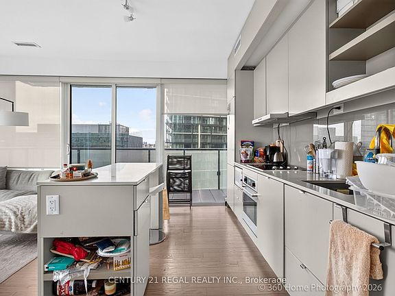 4th image of 101 Peter St #2011