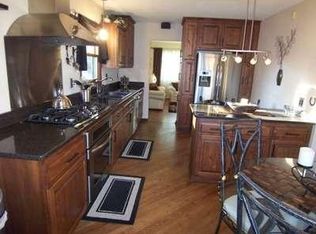 5910 W Bottsford Ave, Greenfield, WI 53220