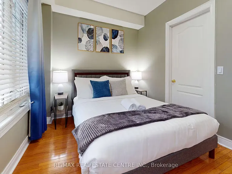1376 Eglinton Ave W — Photo 19