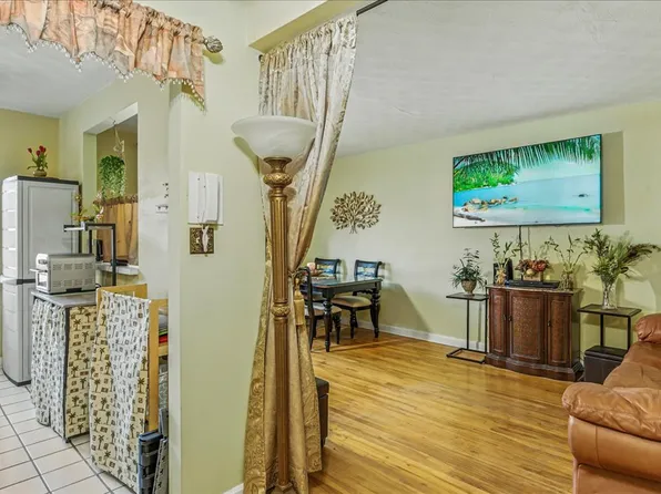 88-10 34th Avenue image 3 of 16