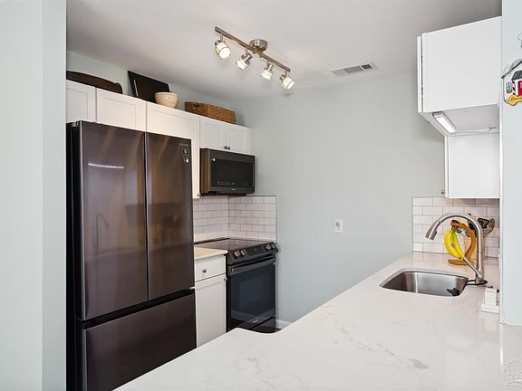 5th image of 1100 Shoreline Dr APT 222