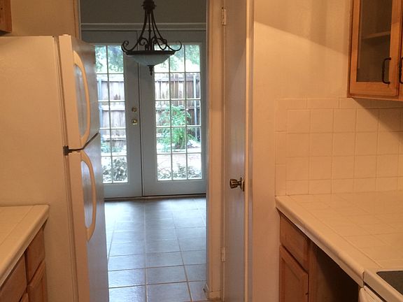 5th image of 3018 E Park Dr