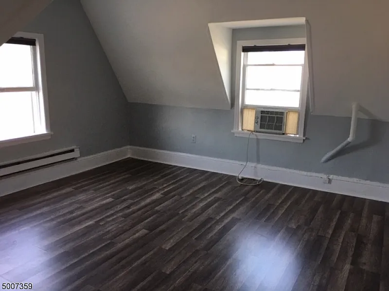 2 bed, 1.0 bath, $2,200 — Photo 4