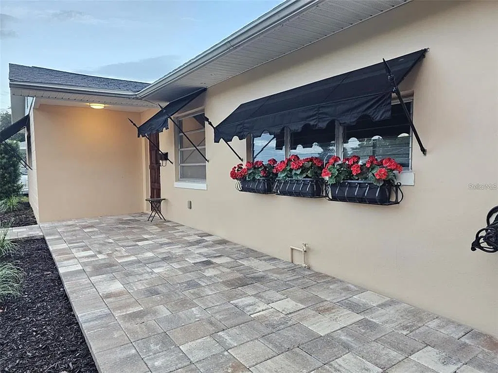 2 bed, 1.0 bath, 1122 sqft, $2,000 — Photo 4