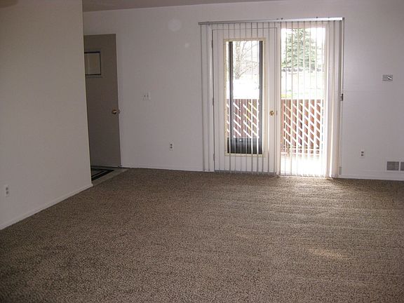 5th image of 16392 Clarkson Dr