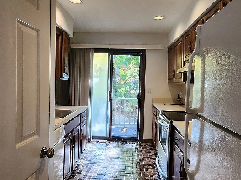 375 Glendale Ave #D4 — Photo 15