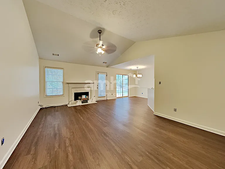 6465 Chestnut Bend Dr — Photo 4