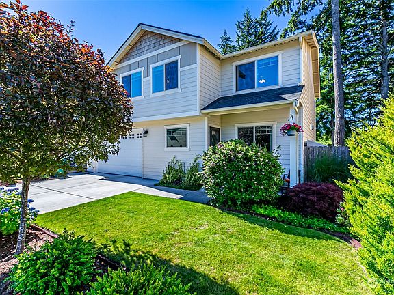 2nd image of 274 NE Tronson Circle