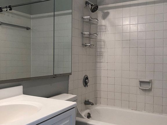 4th image of 2650 N Lakeview Ave APT 1906