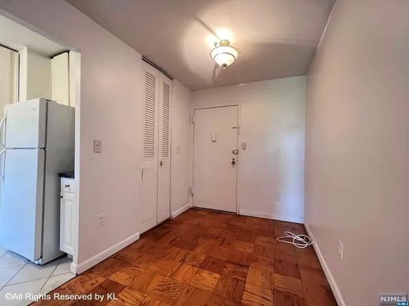 1 Wall St APT 3G, Fort Lee, NJ 07024