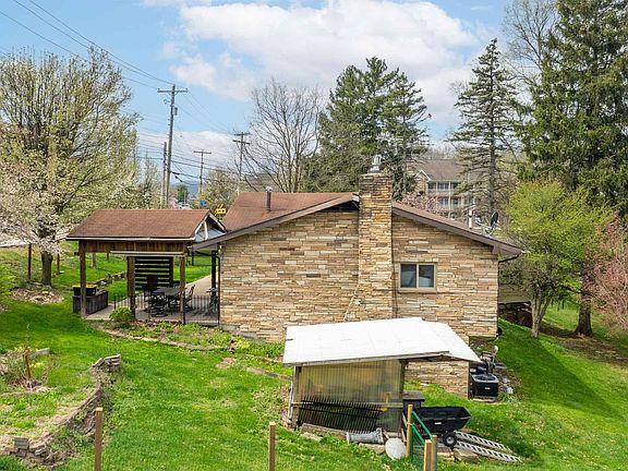 3rd image of 1009 Chestnut Ridge Rd