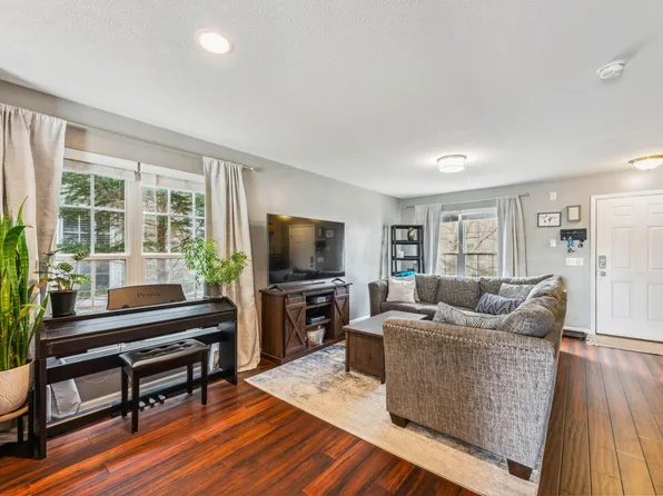 5278 Cross River Falls Blvd #33, Dublin, OH 43016