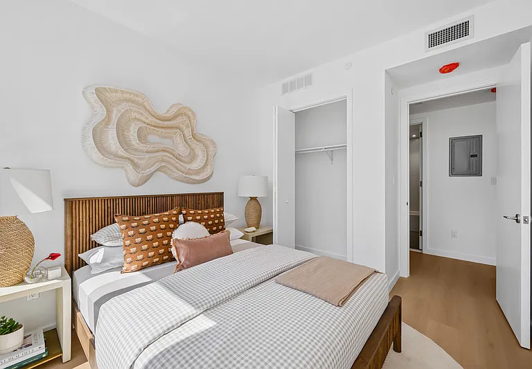 645 Park Pl #8D — Photo 10