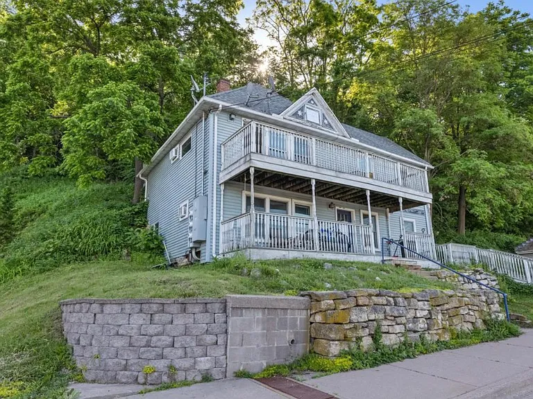 108 S Hill St — Photo 3