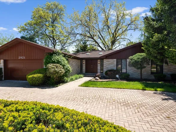 2821 Covert Rd, Glenview, IL 60025