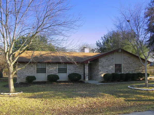109 E 11th St, Elgin, TX 78621