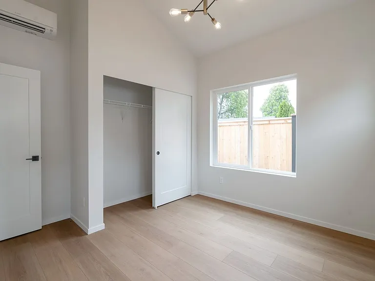 105A Wayne Ave SE — Photo 8