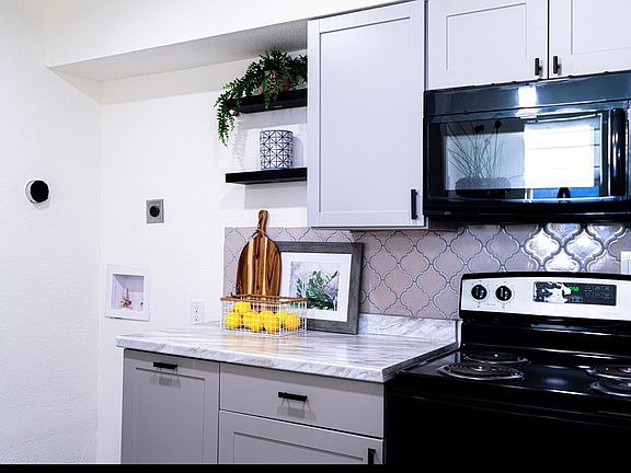 5th image of 317 Forby Ave #1